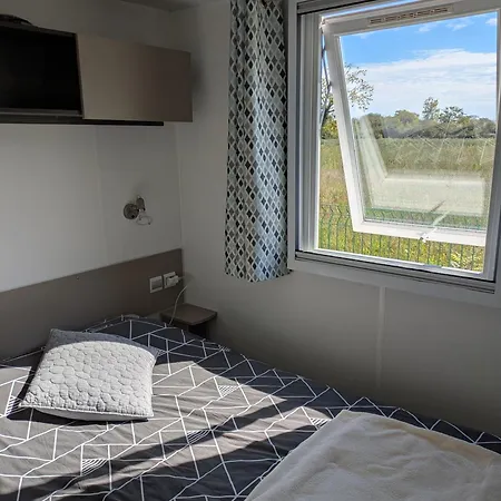 Mobil 3 Jean De Monts مكان تخييم *